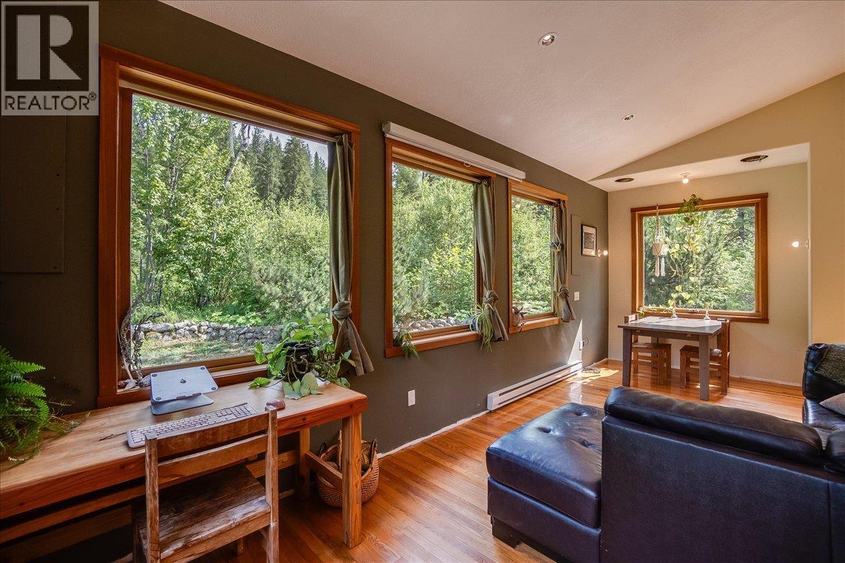 6042 Woodward Road - 40