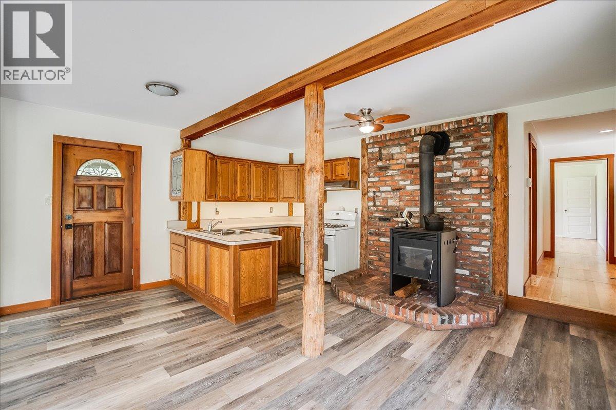 6042 Woodward Road - 8