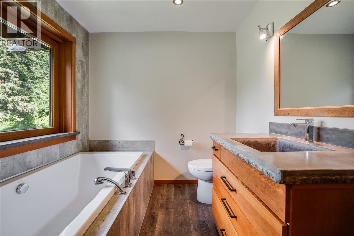 6042 Woodward Road - 12