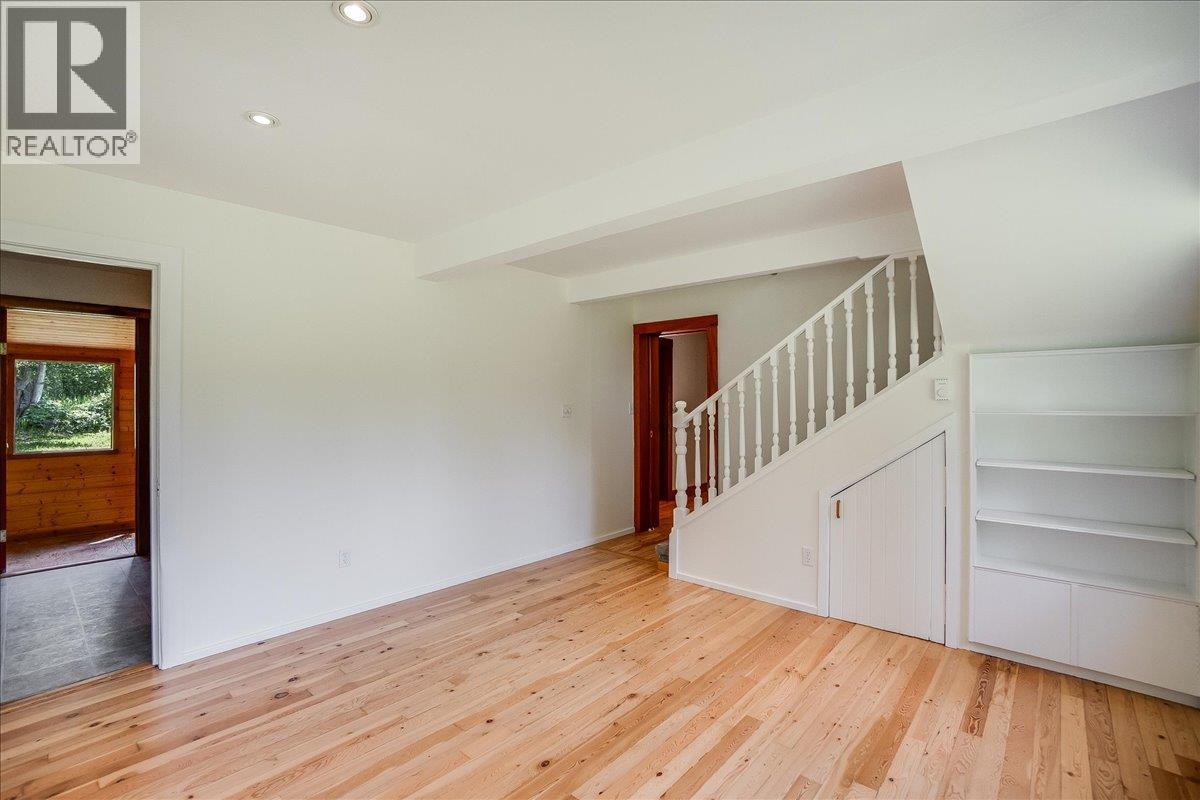 6042 Woodward Road - 15