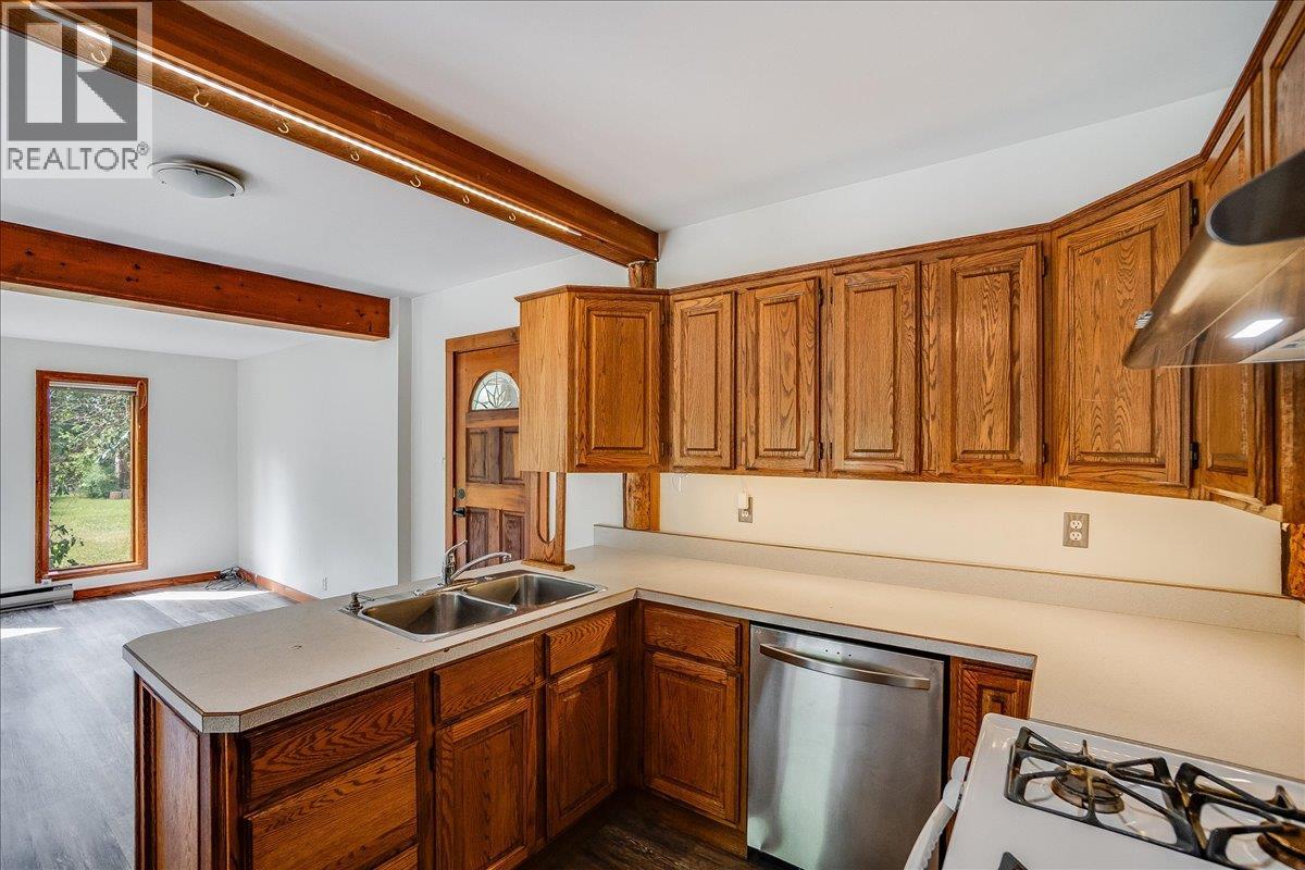 6042 Woodward Road - 11