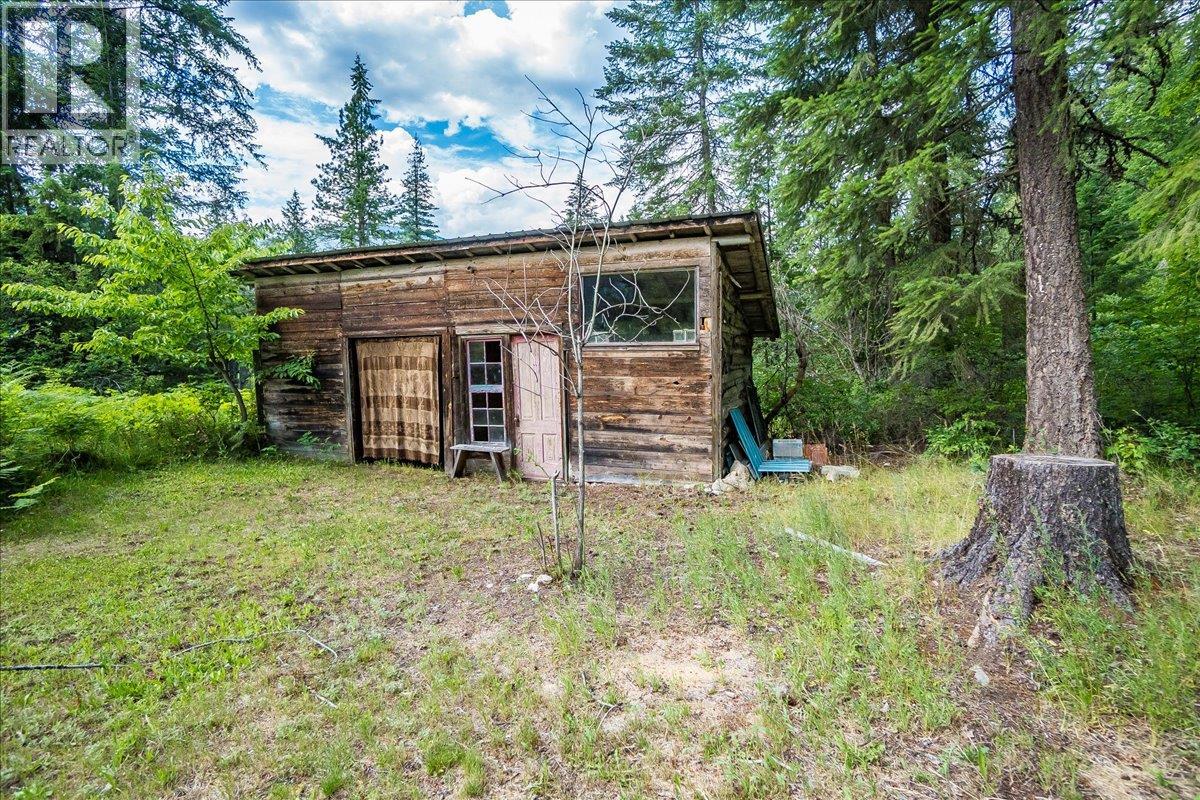 6042 Woodward Road - 25