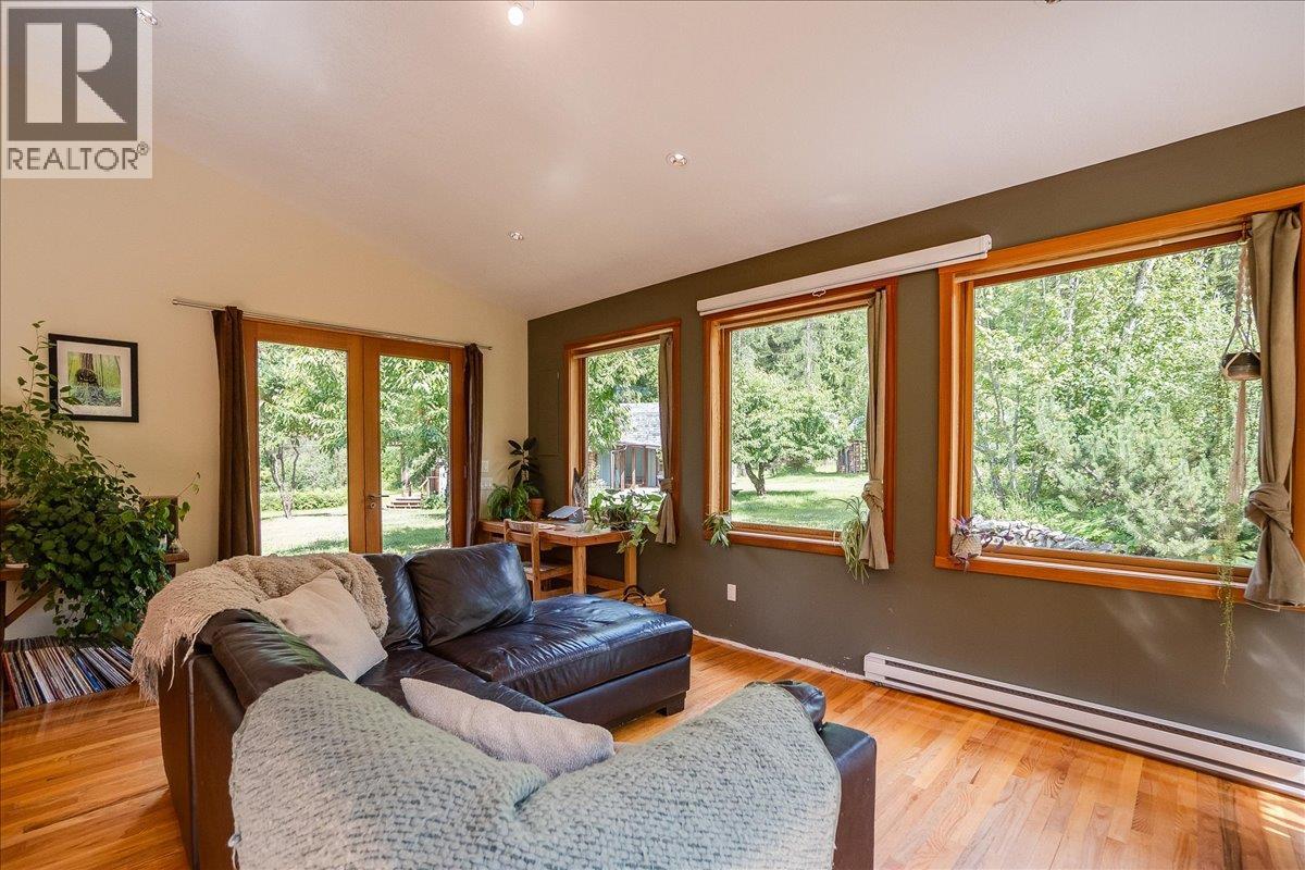6042 Woodward Road - 42