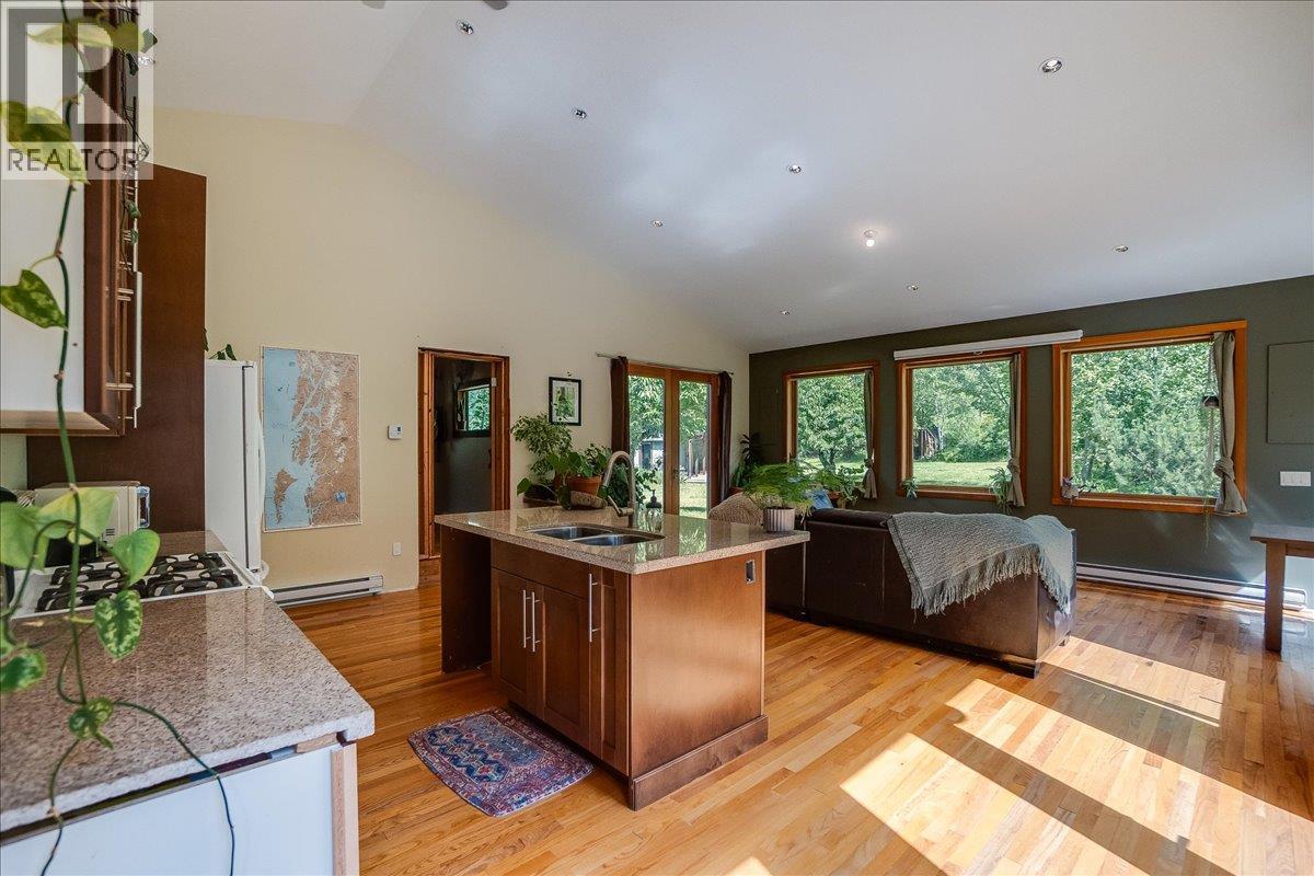 6042 Woodward Road - 37