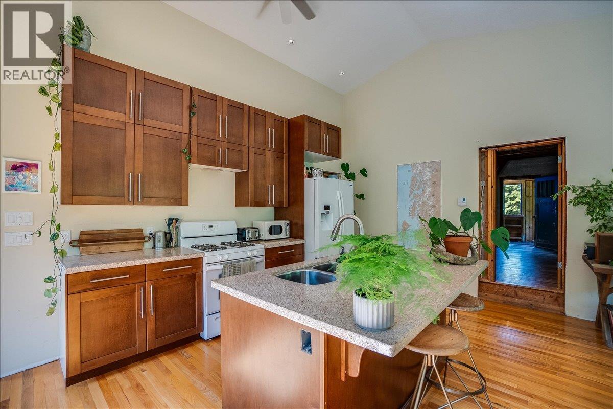 6042 Woodward Road - 38