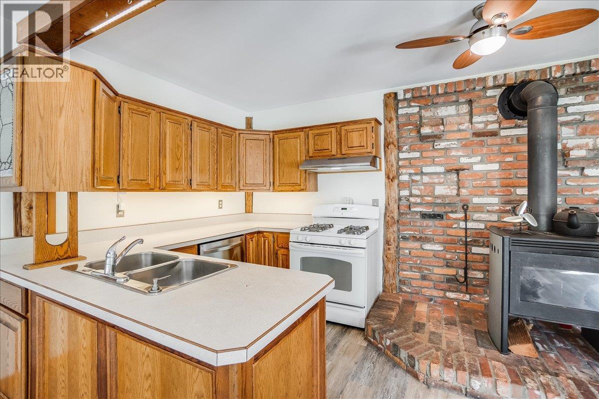 6042 Woodward Road - 10