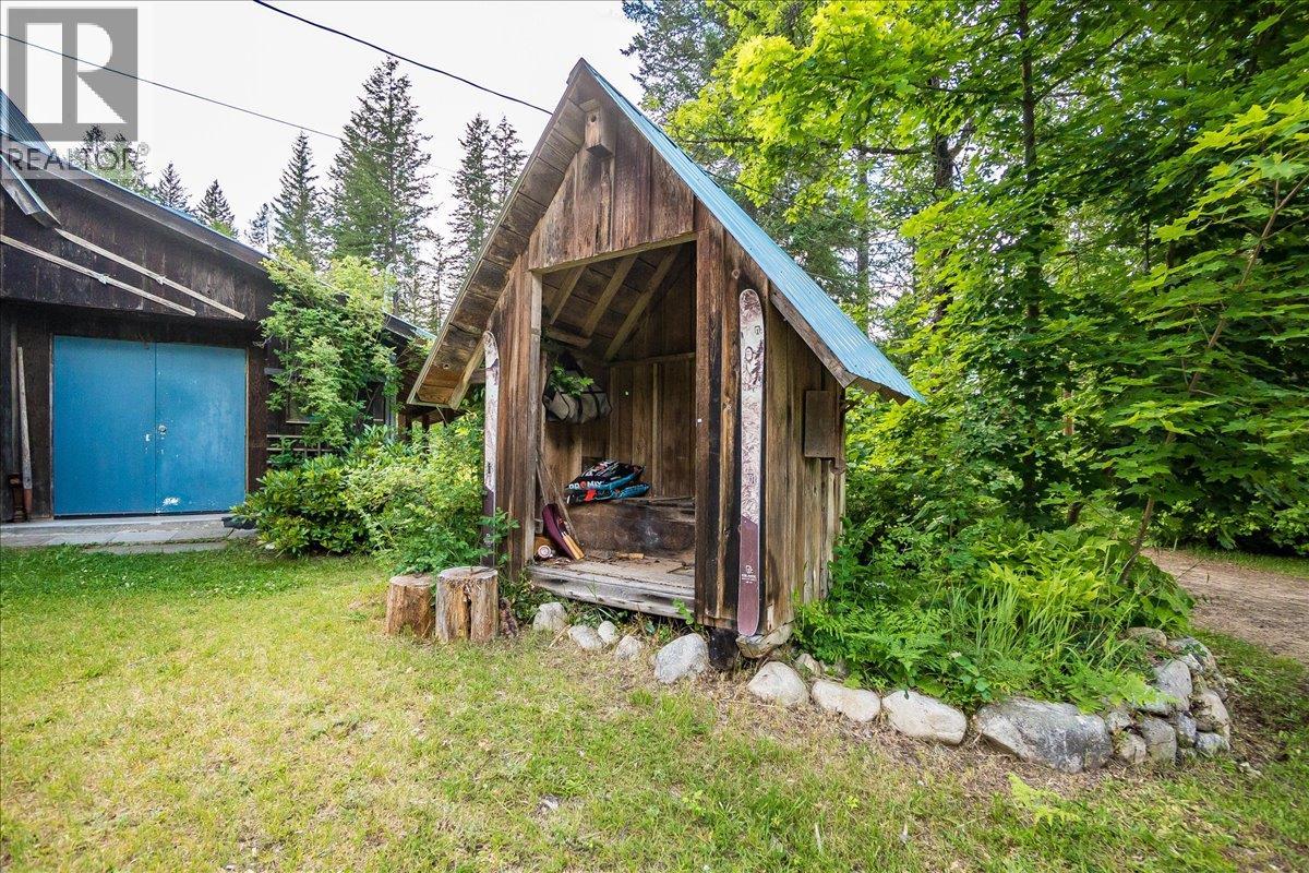 6042 Woodward Road - 33