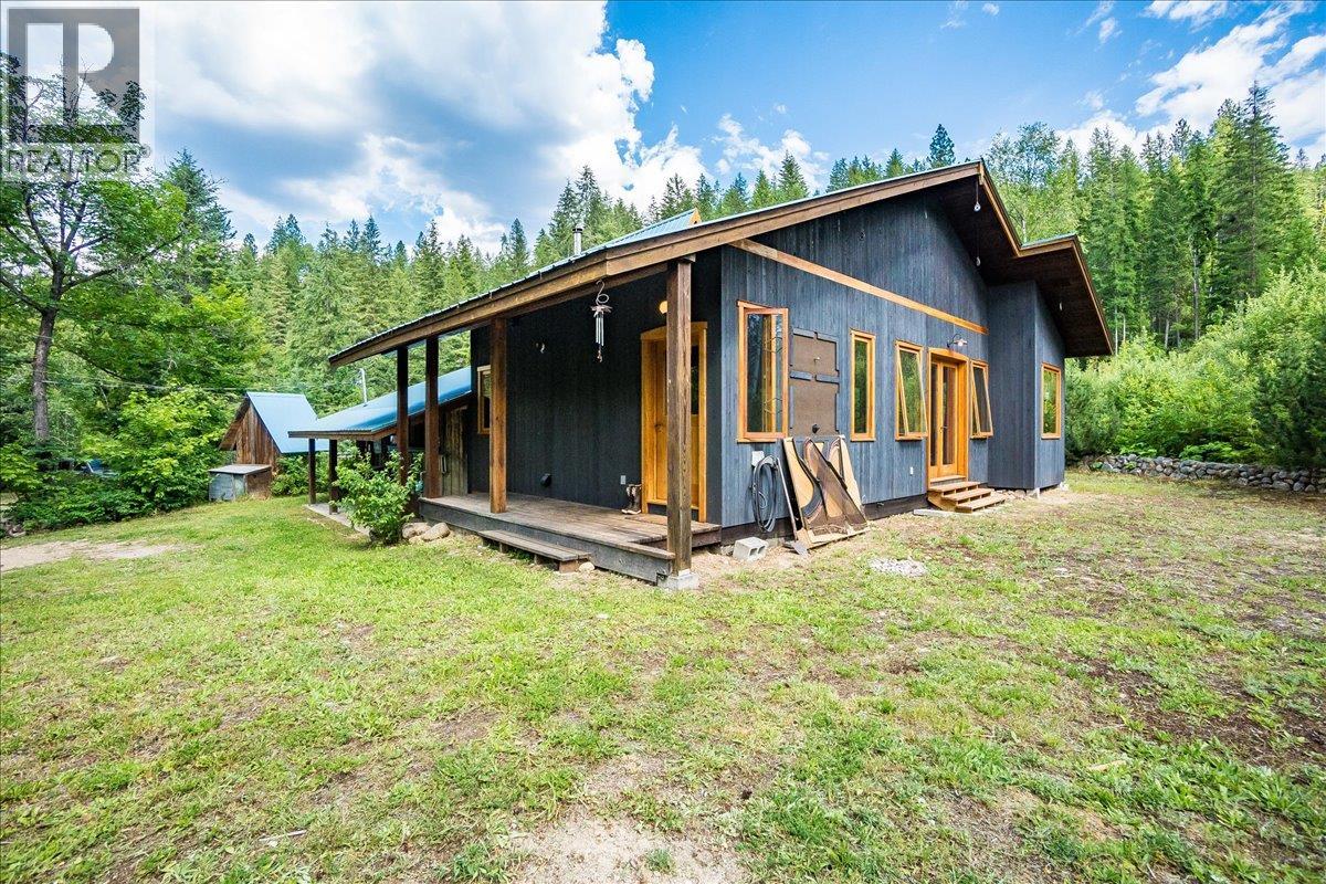 6042 Woodward Road - 34