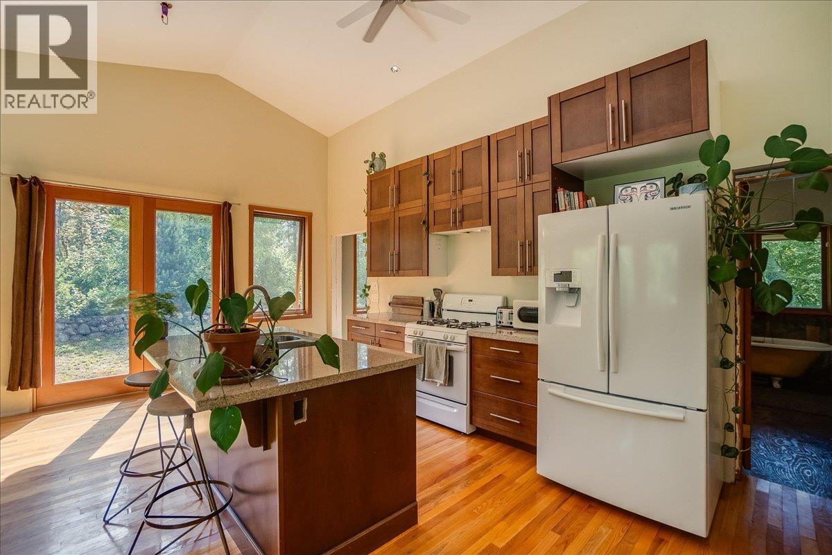6042 Woodward Road - 39