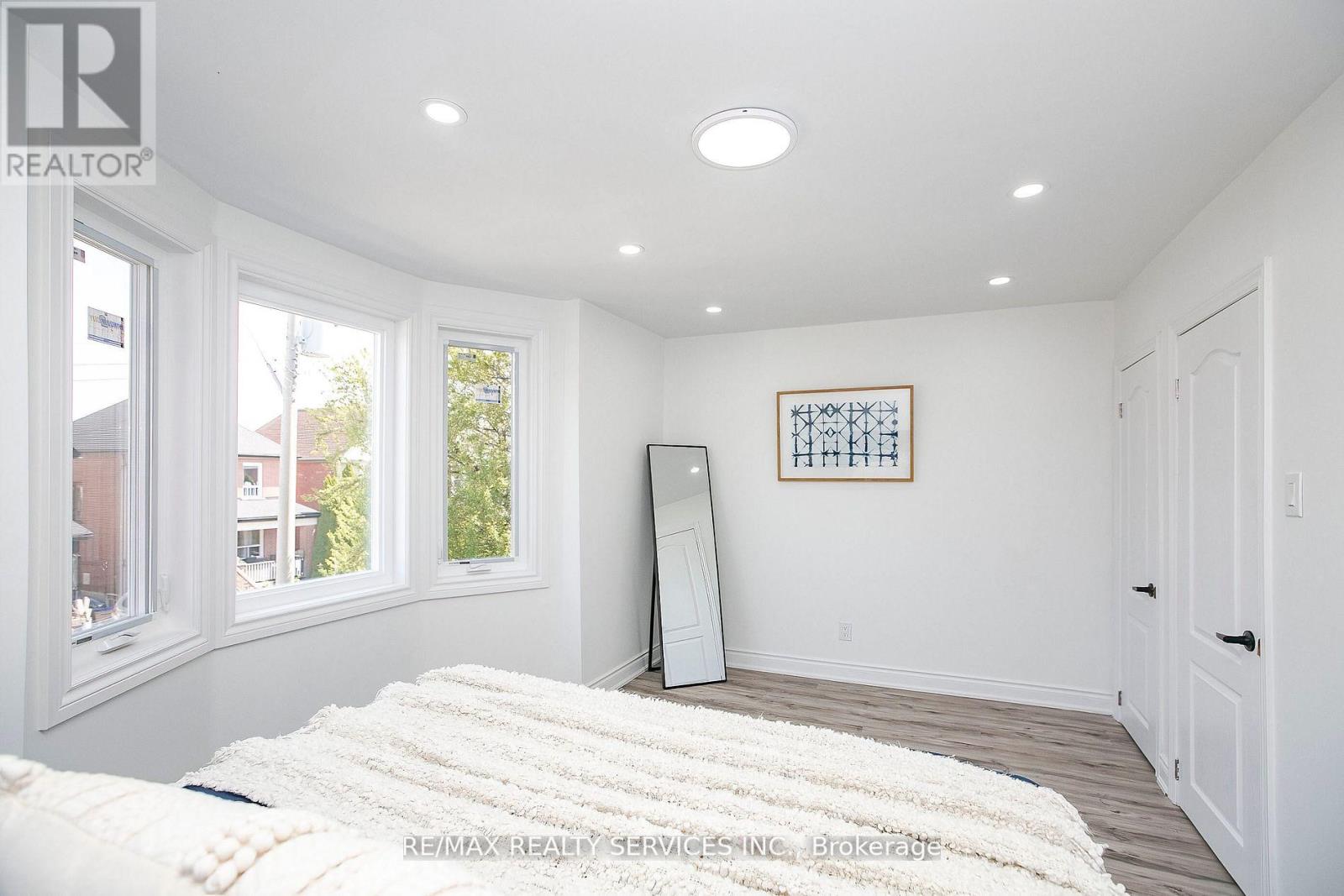 20 SOMERSET AVENUE - 23