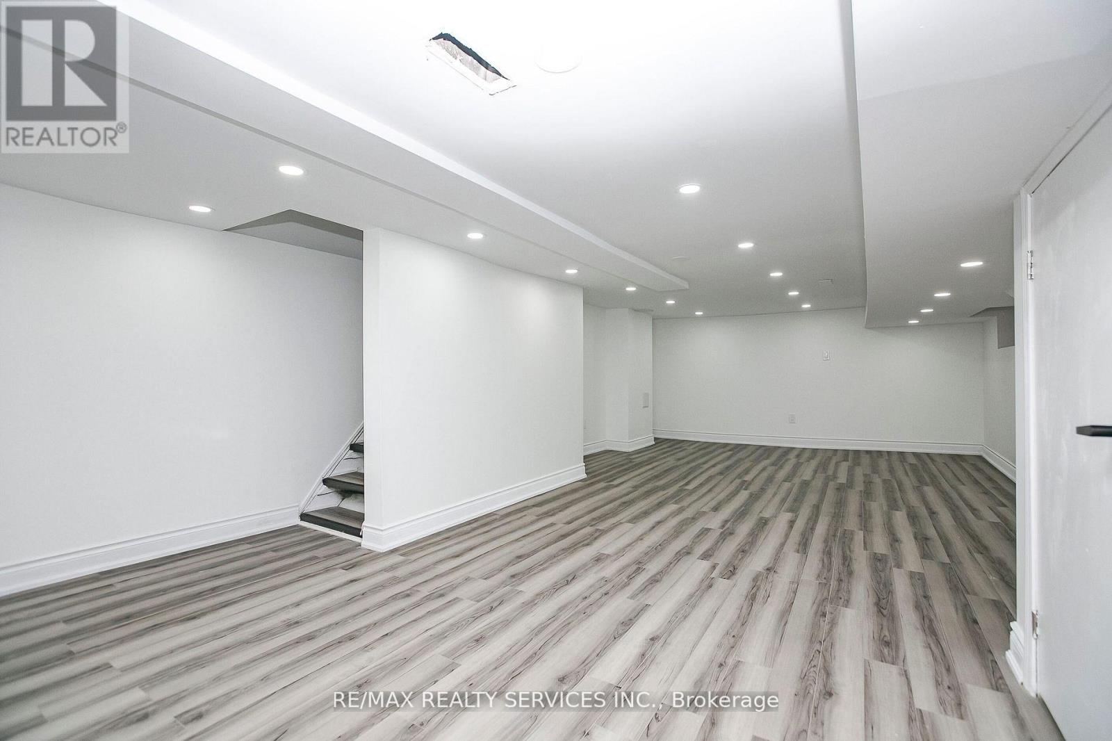 20 SOMERSET AVENUE - 34