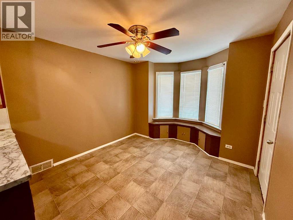Dining Room (frontdoor)