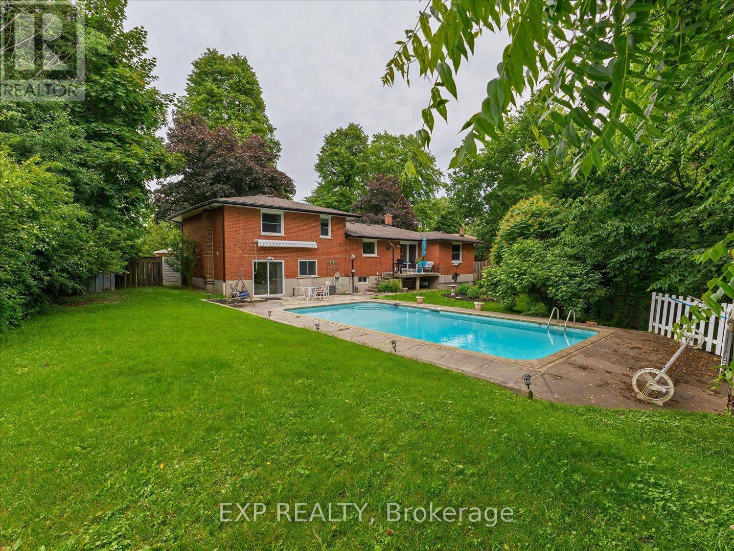 14 THE BIRCHES STREET - Image 32