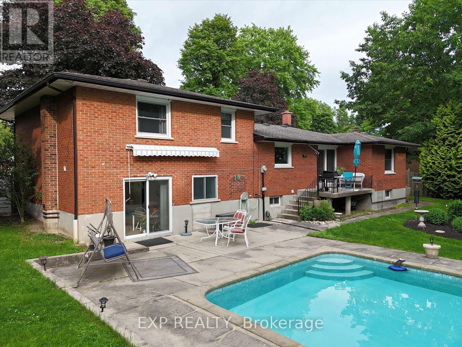14 THE BIRCHES STREET - Image 33