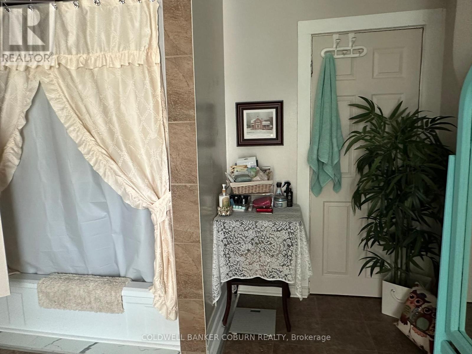36 BROUSE DRIVE E - 18