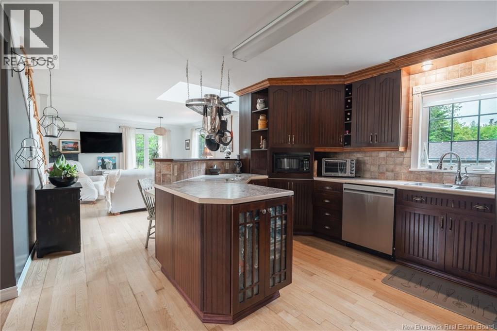 3813 Rue Luce - 13