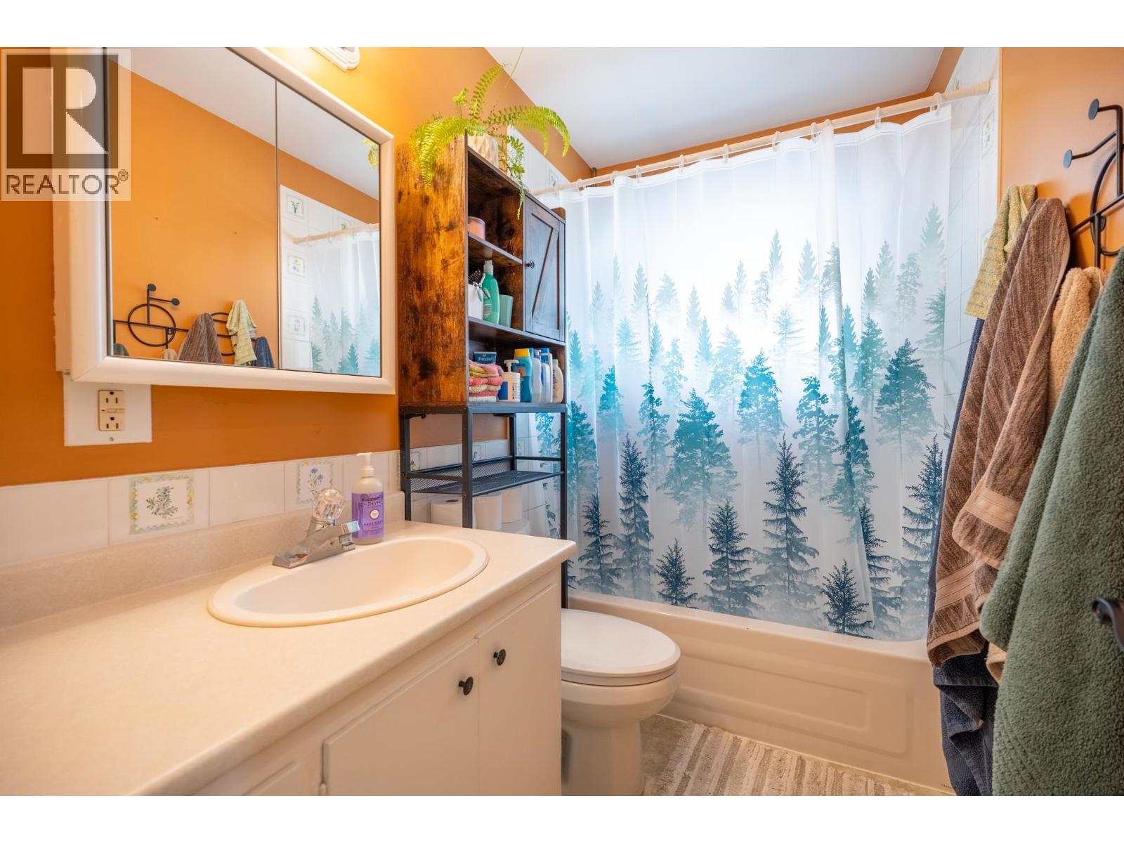 Photo 18 of 30 — 374 N QUINN STREET · Prince George, BC