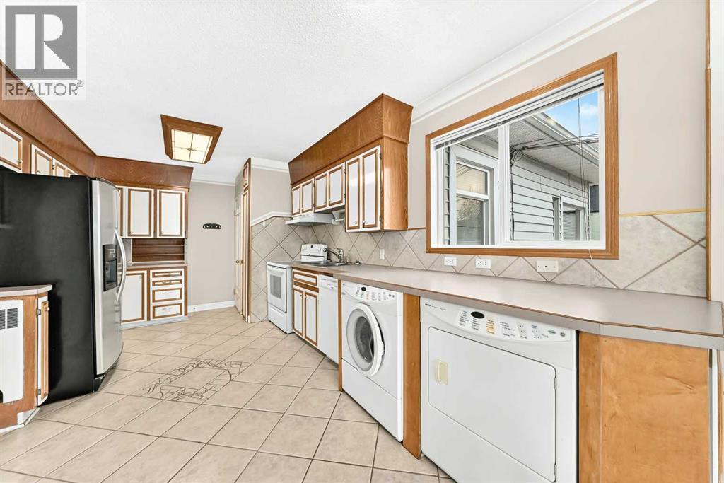 1712 28 Street SW - 3