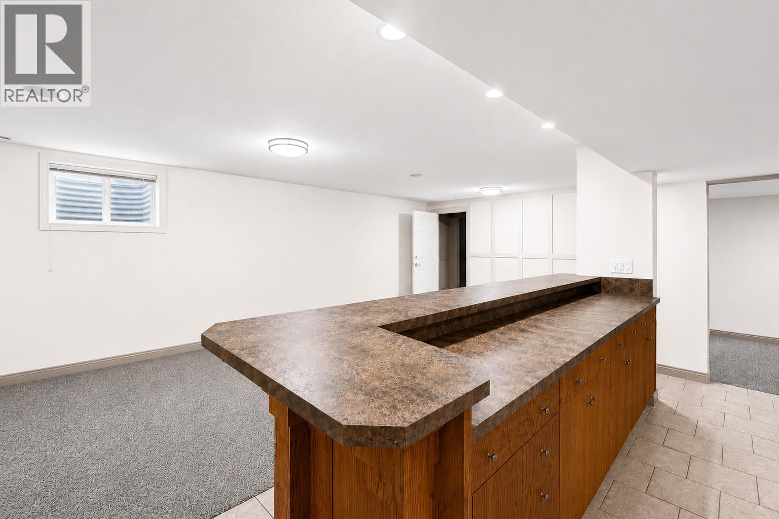 996 Arlington Court - Image 37