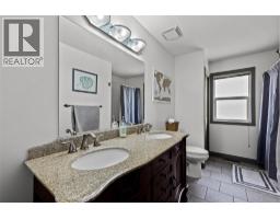 Full bathroom - 996 Arlington Court, Kamloops, BC V2B8T4 Photo 20