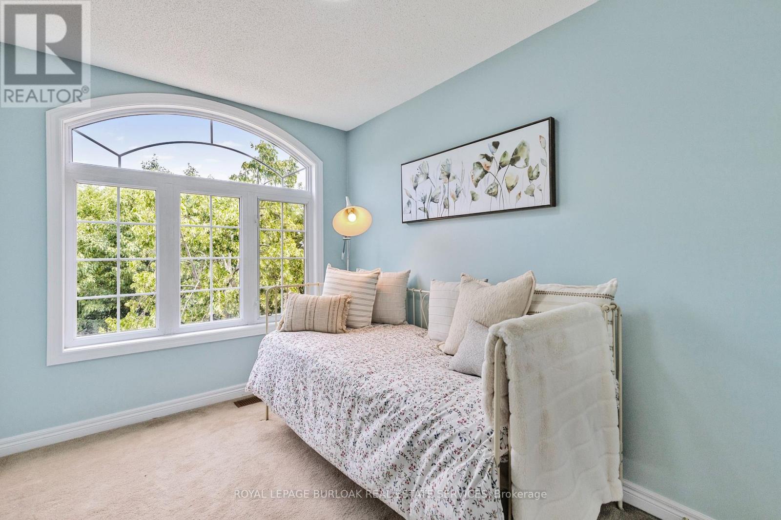 #32 130 ROBERT STREET - 22