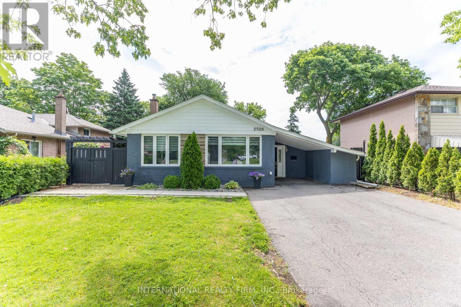 2528 TRUSCOTT DRIVE - 1