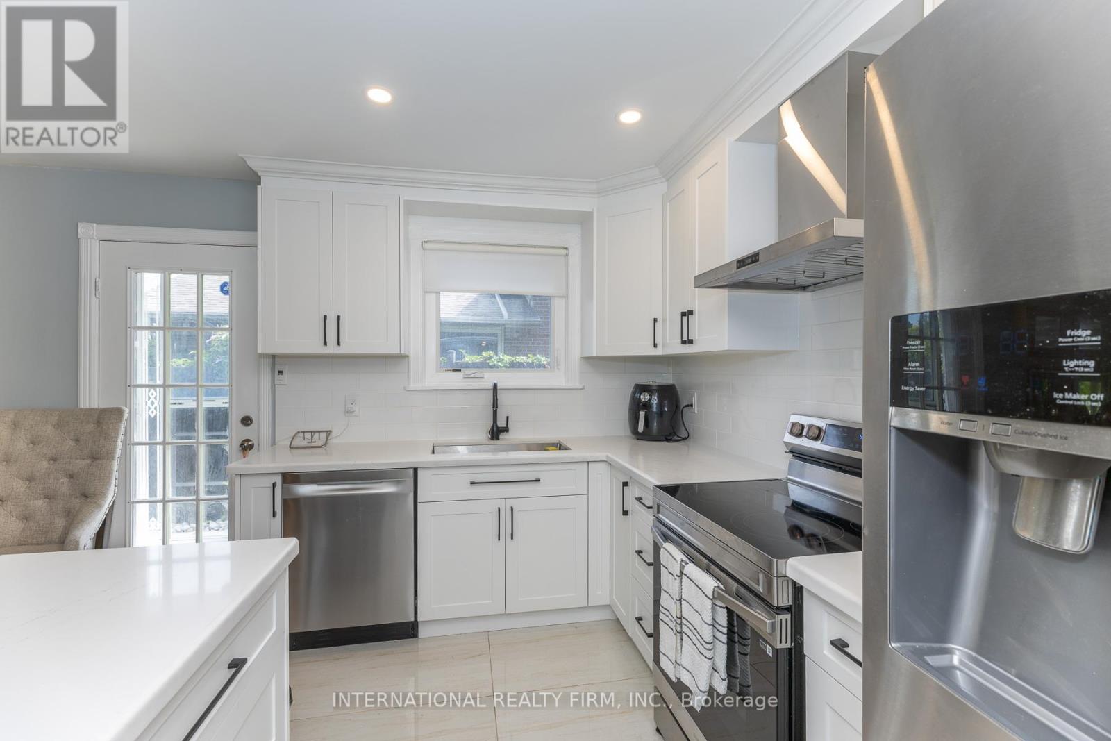 2528 TRUSCOTT DRIVE - 11