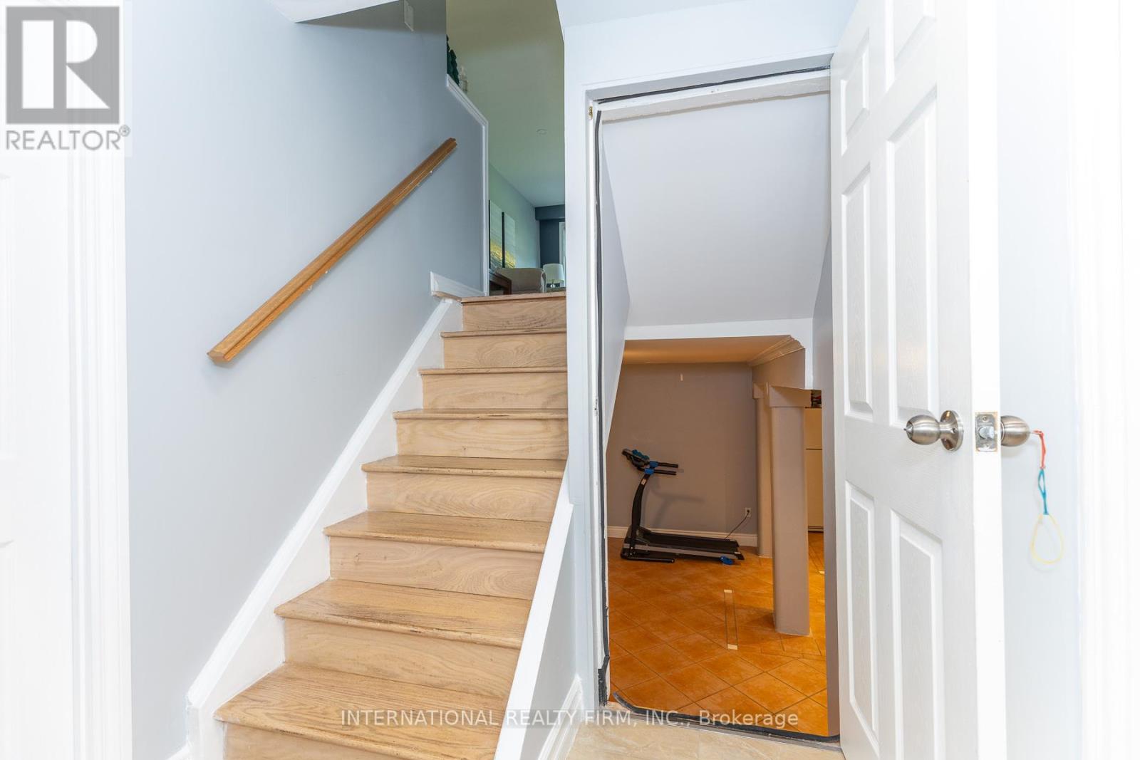 2528 TRUSCOTT DRIVE - 24