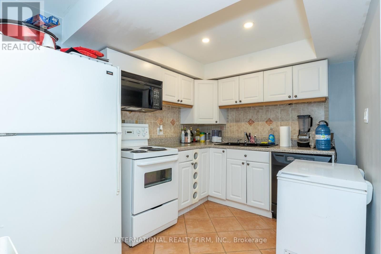 2528 TRUSCOTT DRIVE - 26