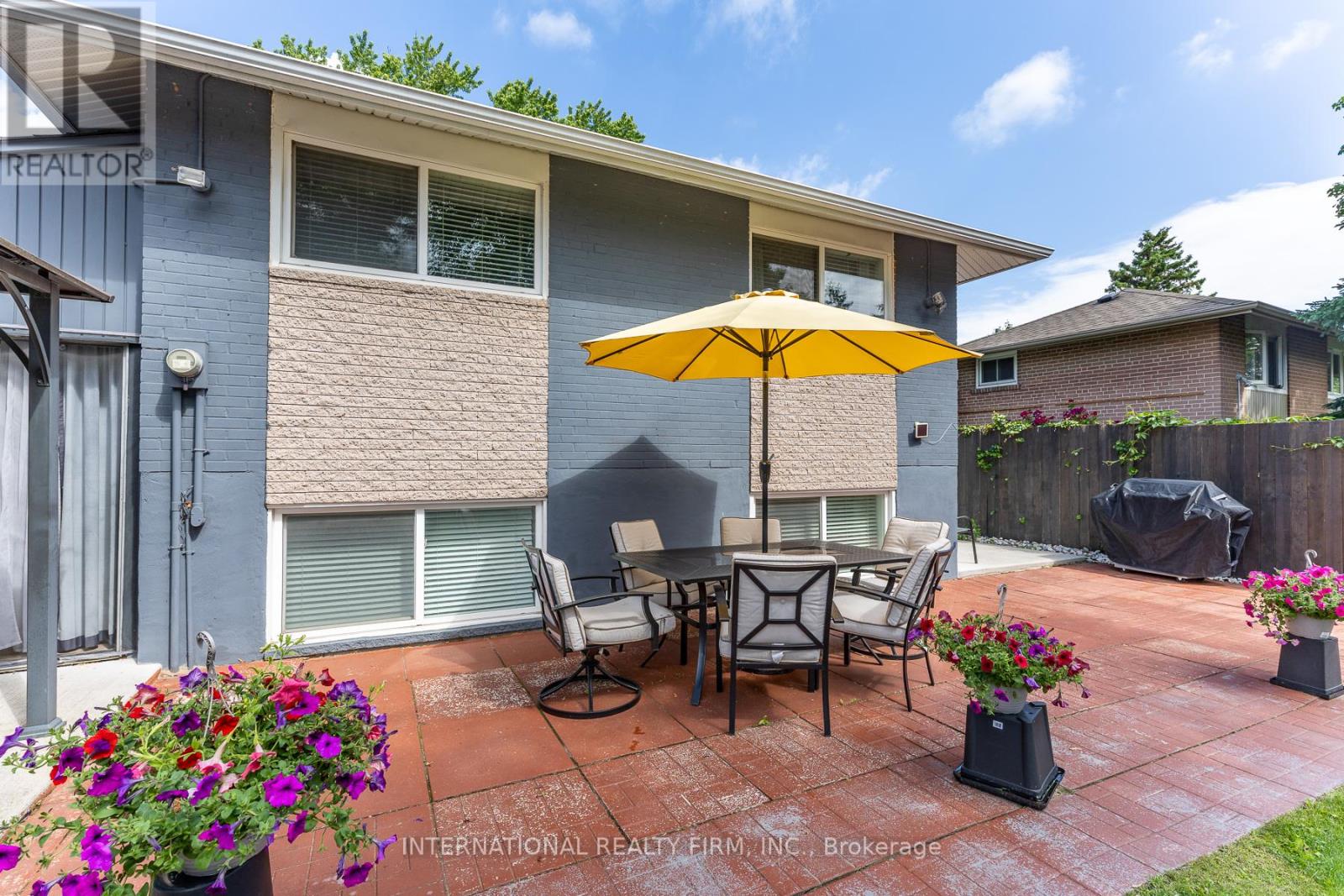 2528 TRUSCOTT DRIVE - 27