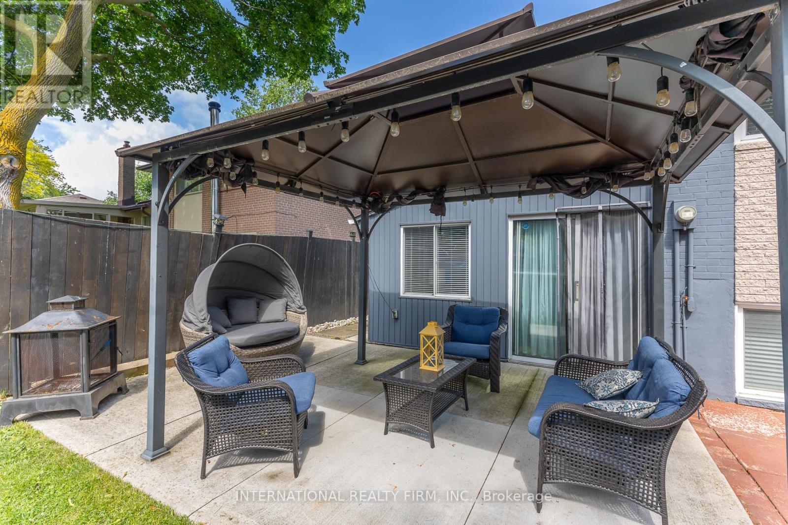 2528 TRUSCOTT DRIVE - 31