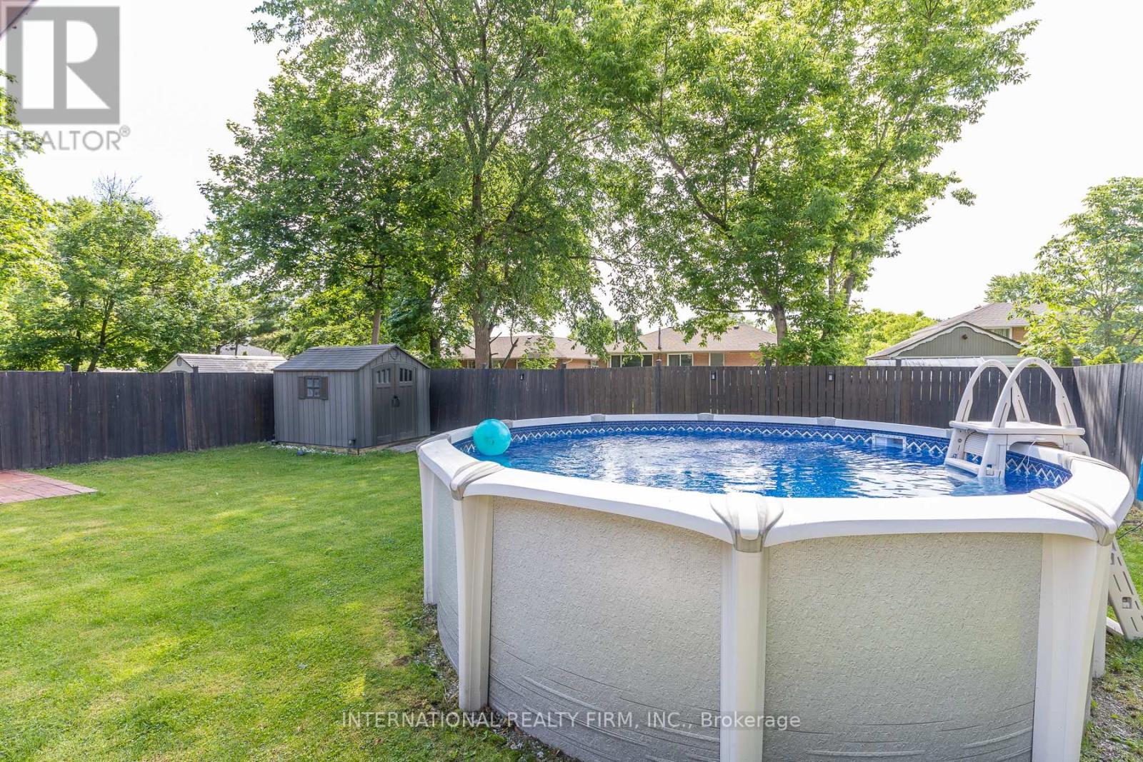 2528 TRUSCOTT DRIVE - 32