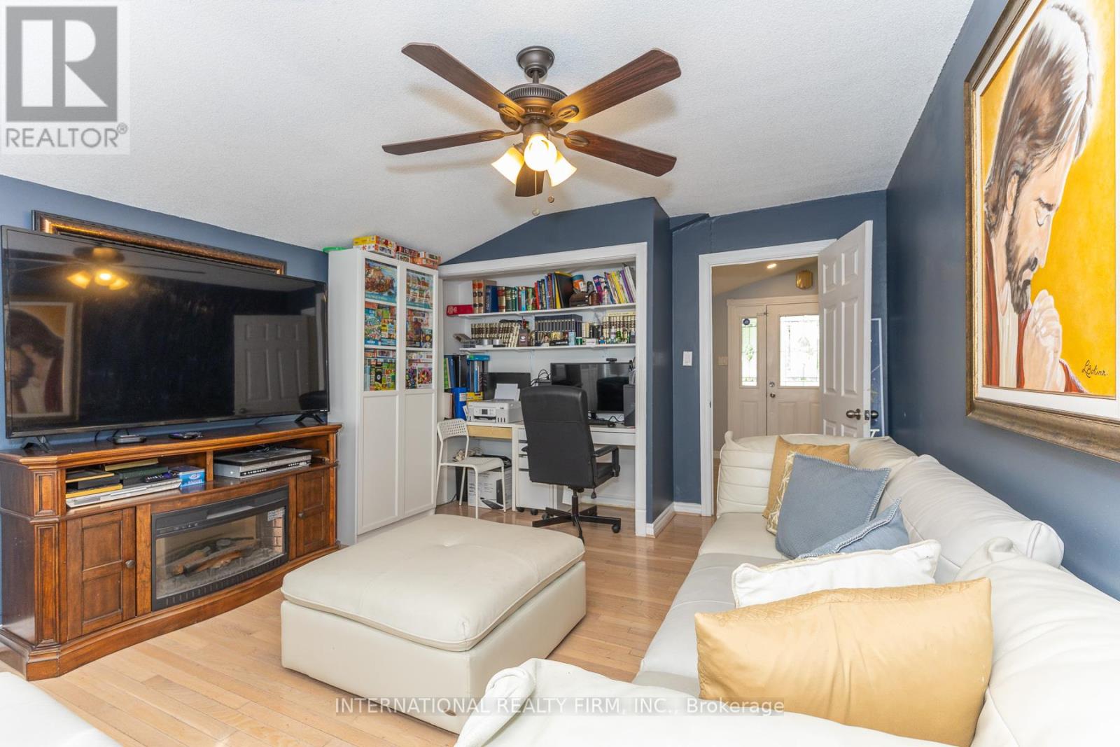 2528 TRUSCOTT DRIVE - 4