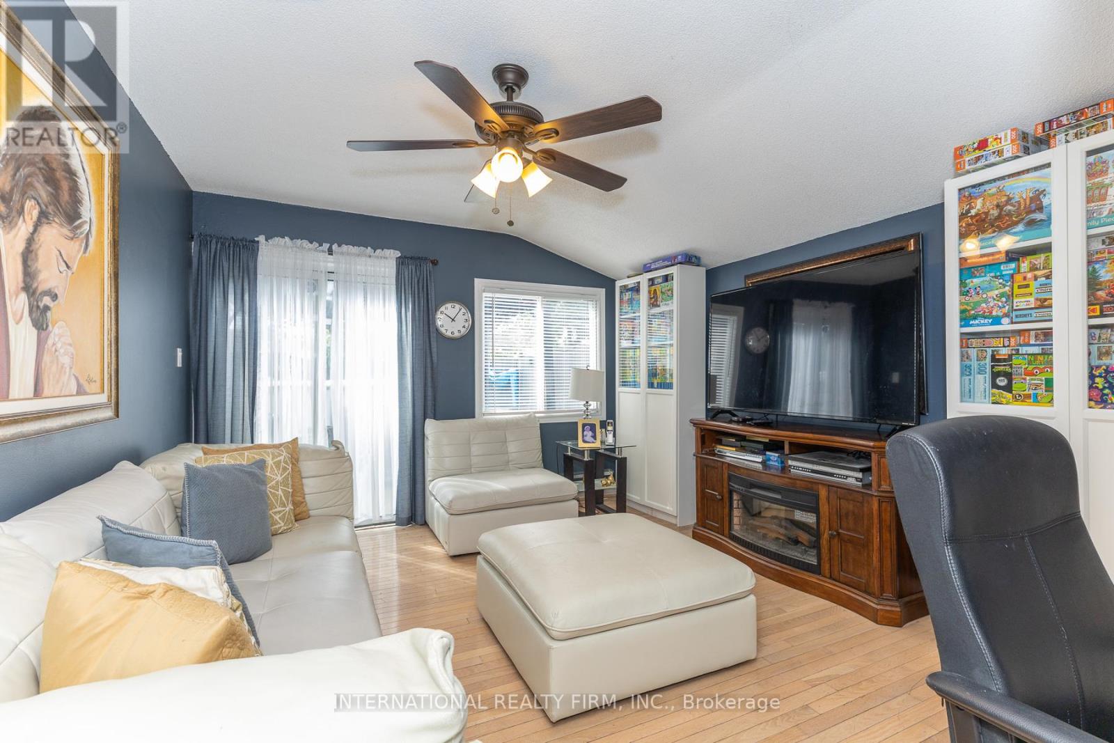2528 TRUSCOTT DRIVE - 5