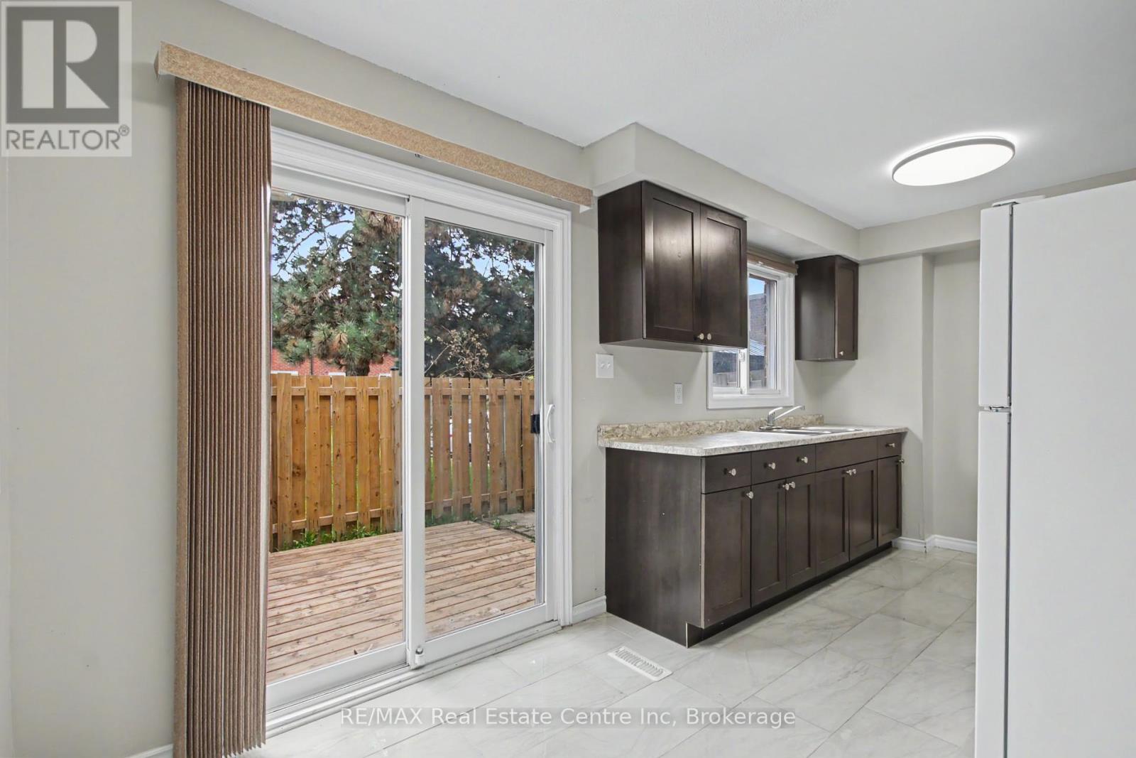 #49 371 BRONTE STREET S - 12