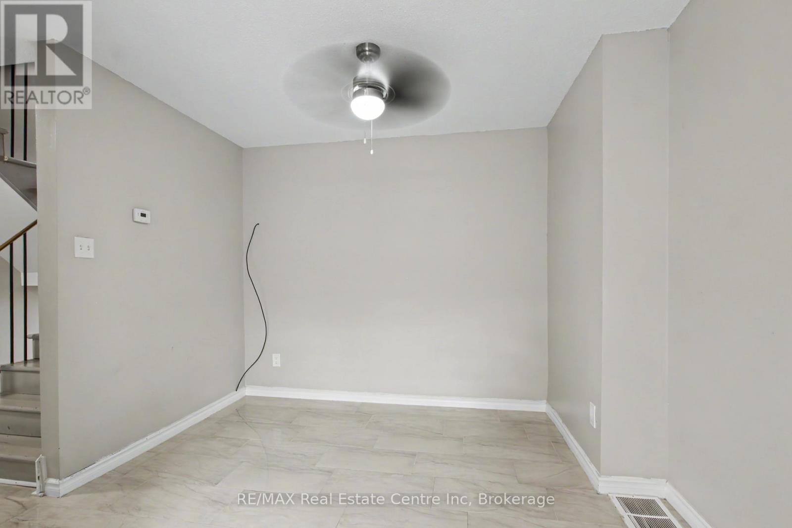 #49 371 BRONTE STREET S - 14