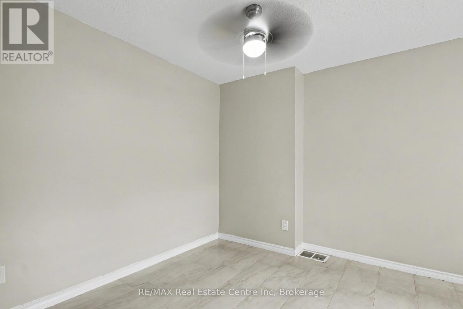 #49 371 BRONTE STREET S - 15