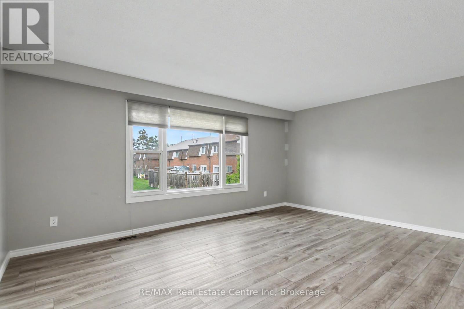 #49 371 BRONTE STREET S - 17