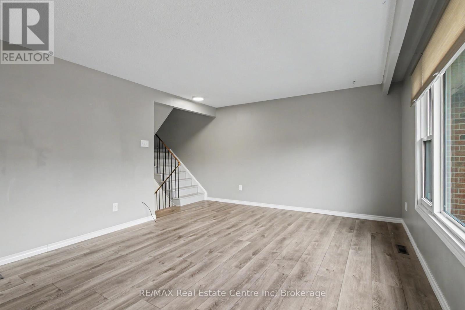 #49 371 BRONTE STREET S - 18