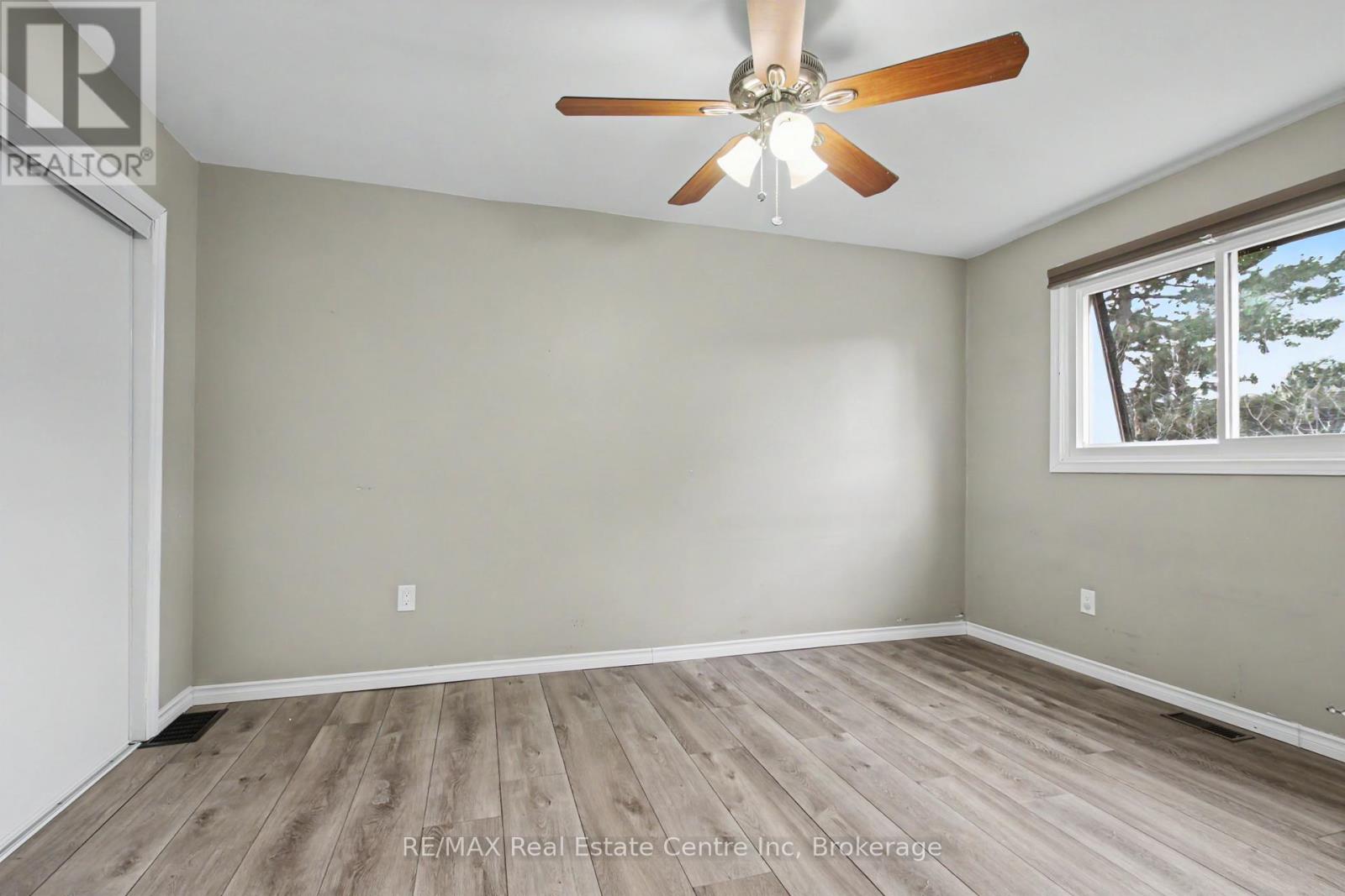 #49 371 BRONTE STREET S - 21