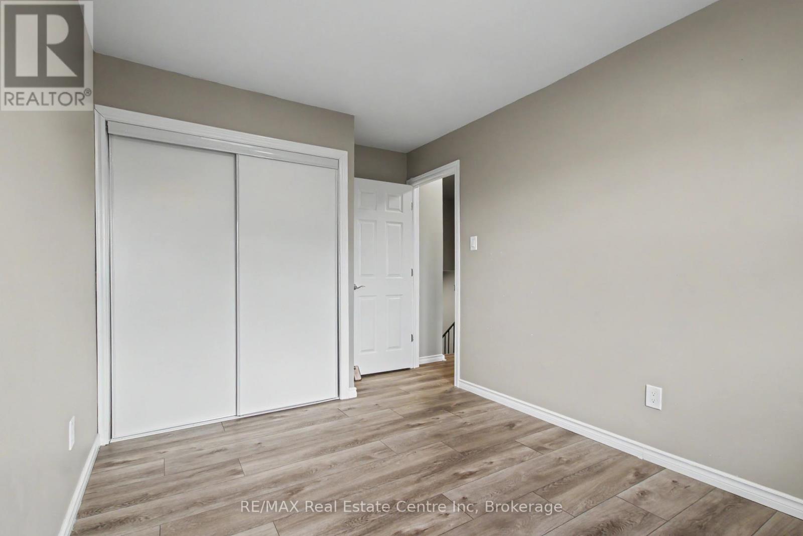 #49 371 BRONTE STREET S - 25