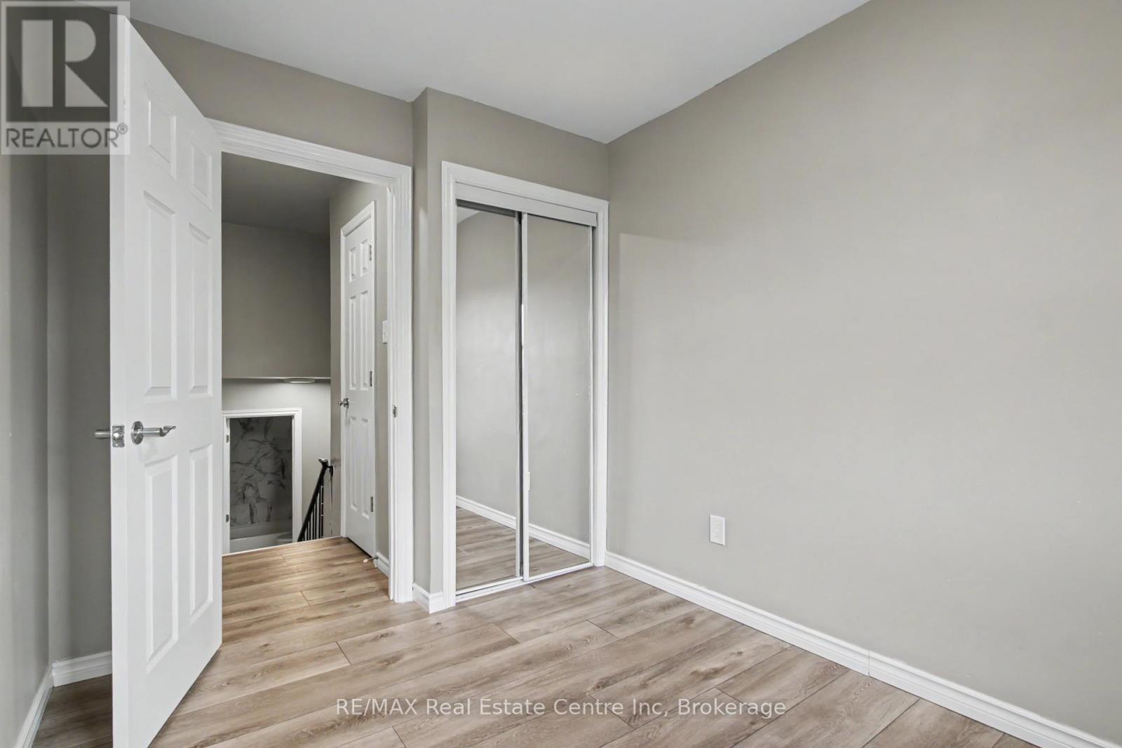 #49 371 BRONTE STREET S - 28