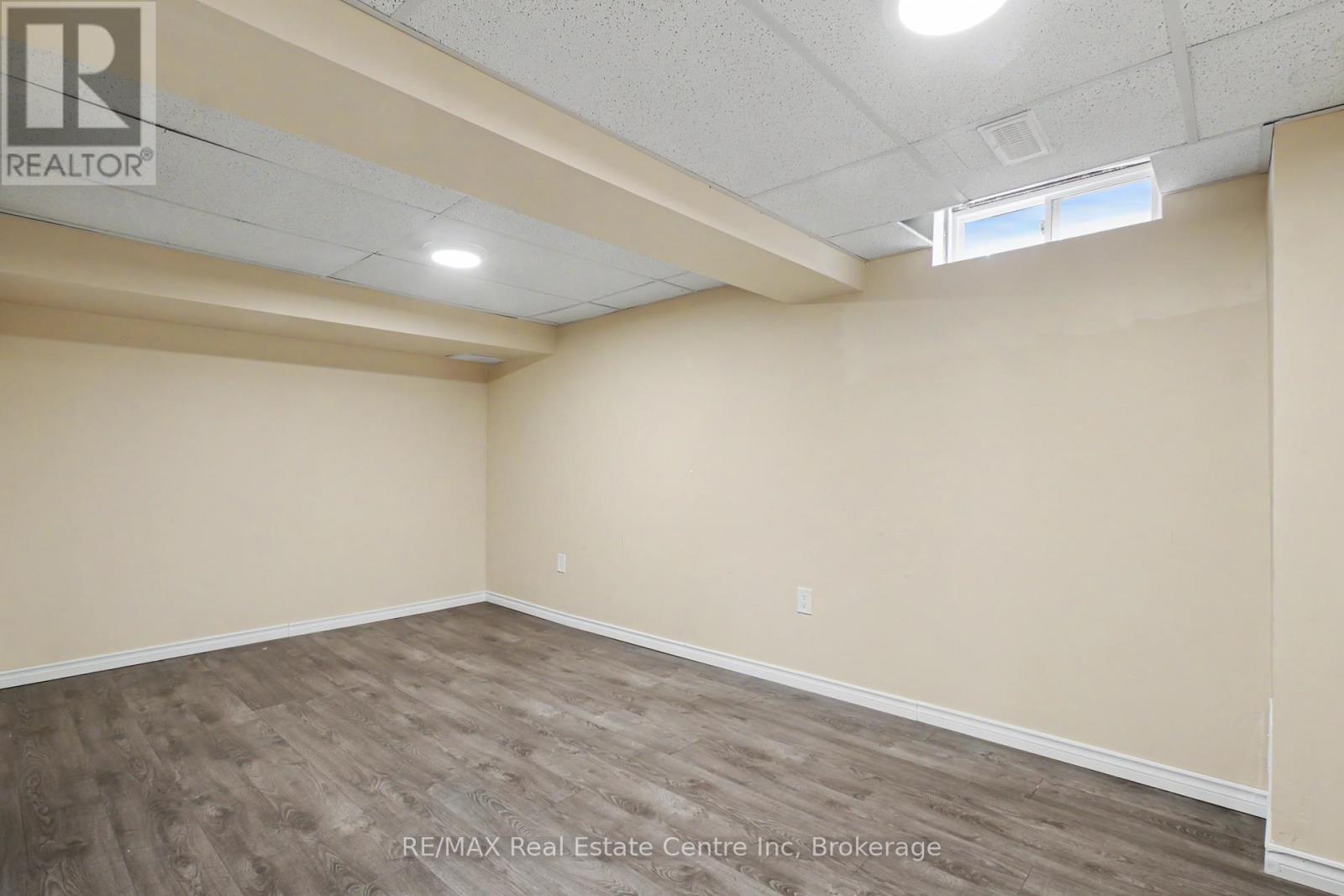 #49 371 BRONTE STREET S - 30