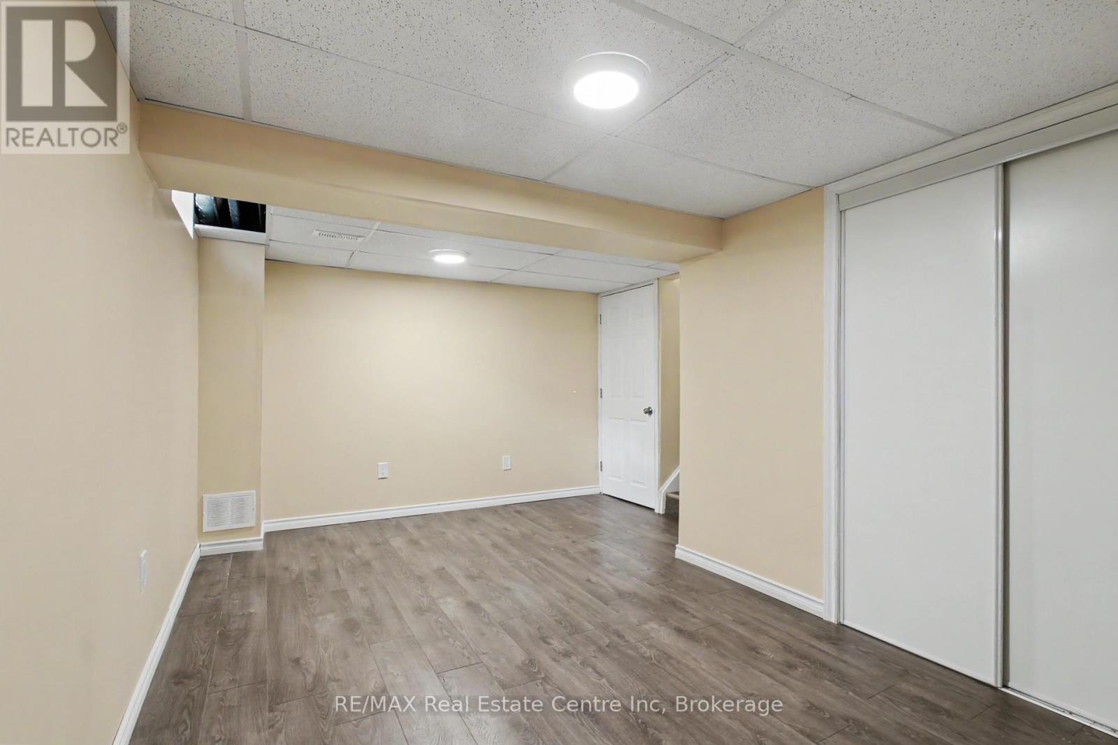 #49 371 BRONTE STREET S - 31