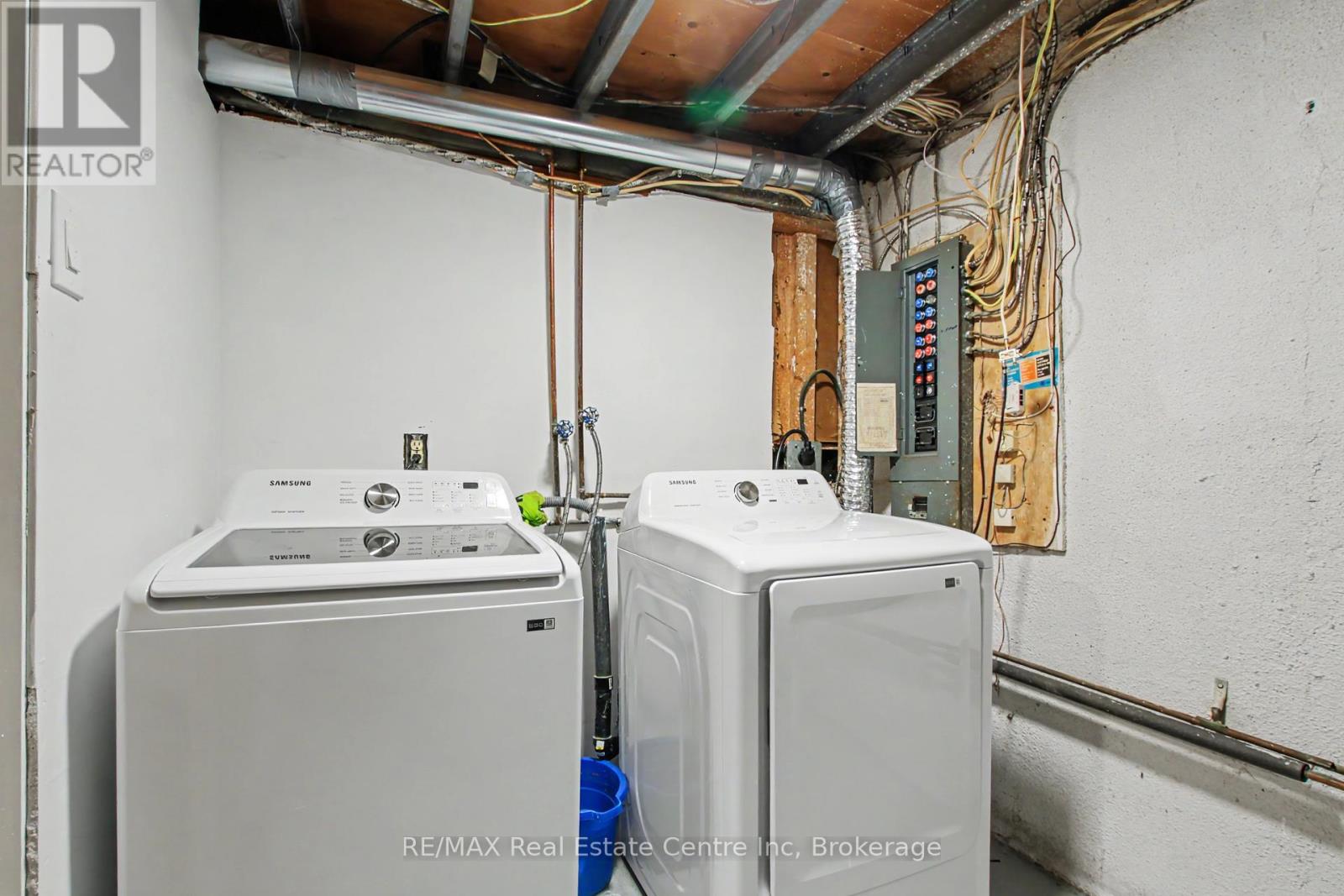 #49 371 BRONTE STREET S - 32