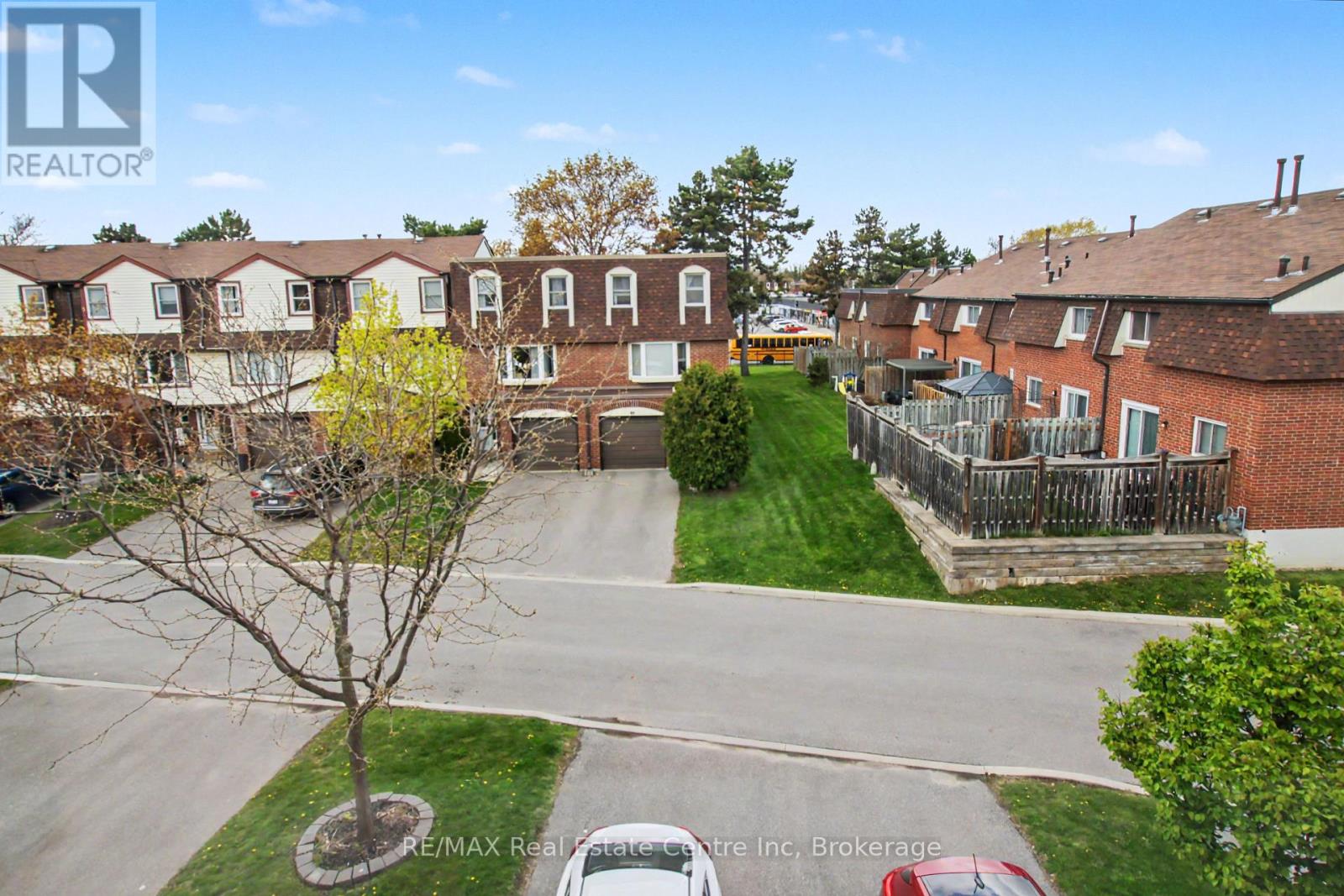 #49 371 BRONTE STREET S - 33