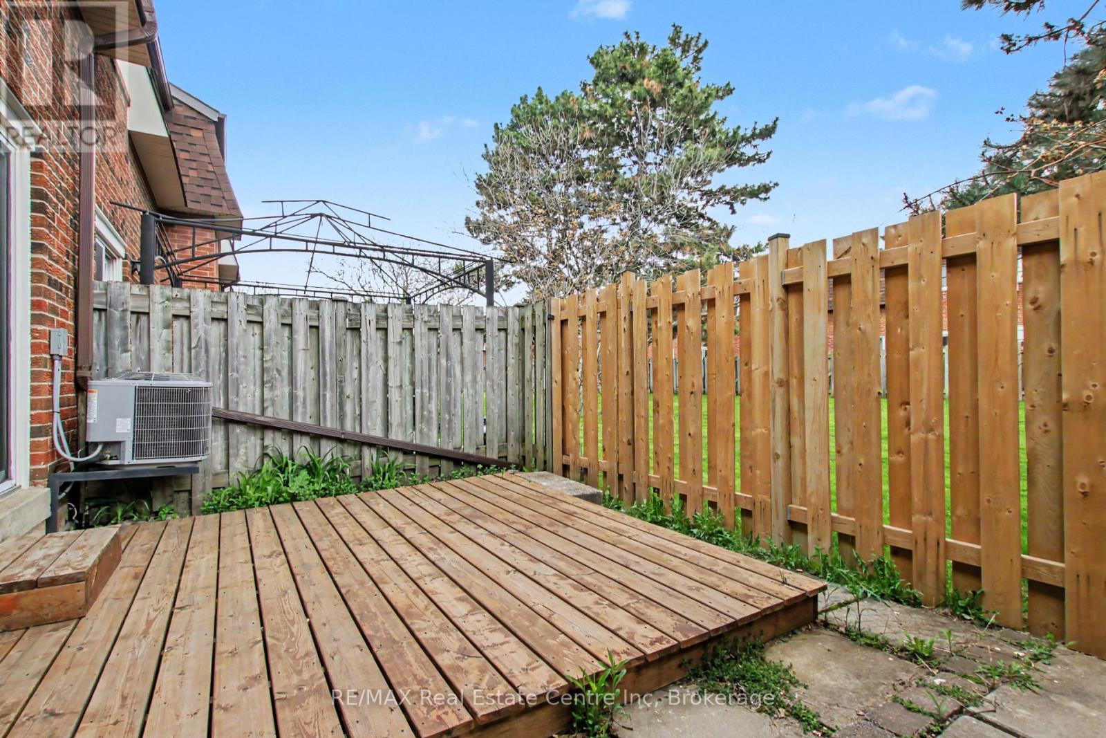 #49 371 BRONTE STREET S - 37