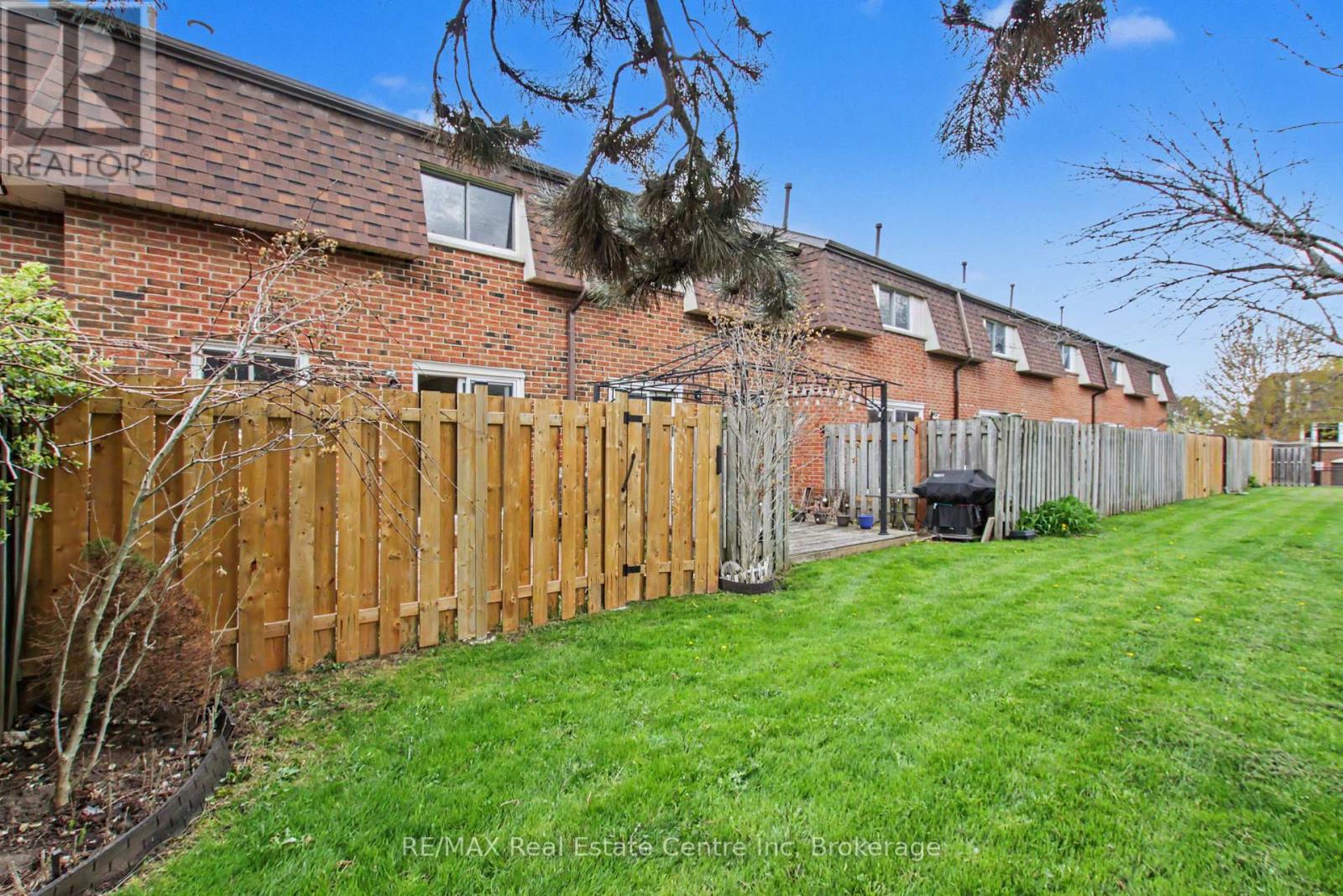 #49 371 BRONTE STREET S - 38