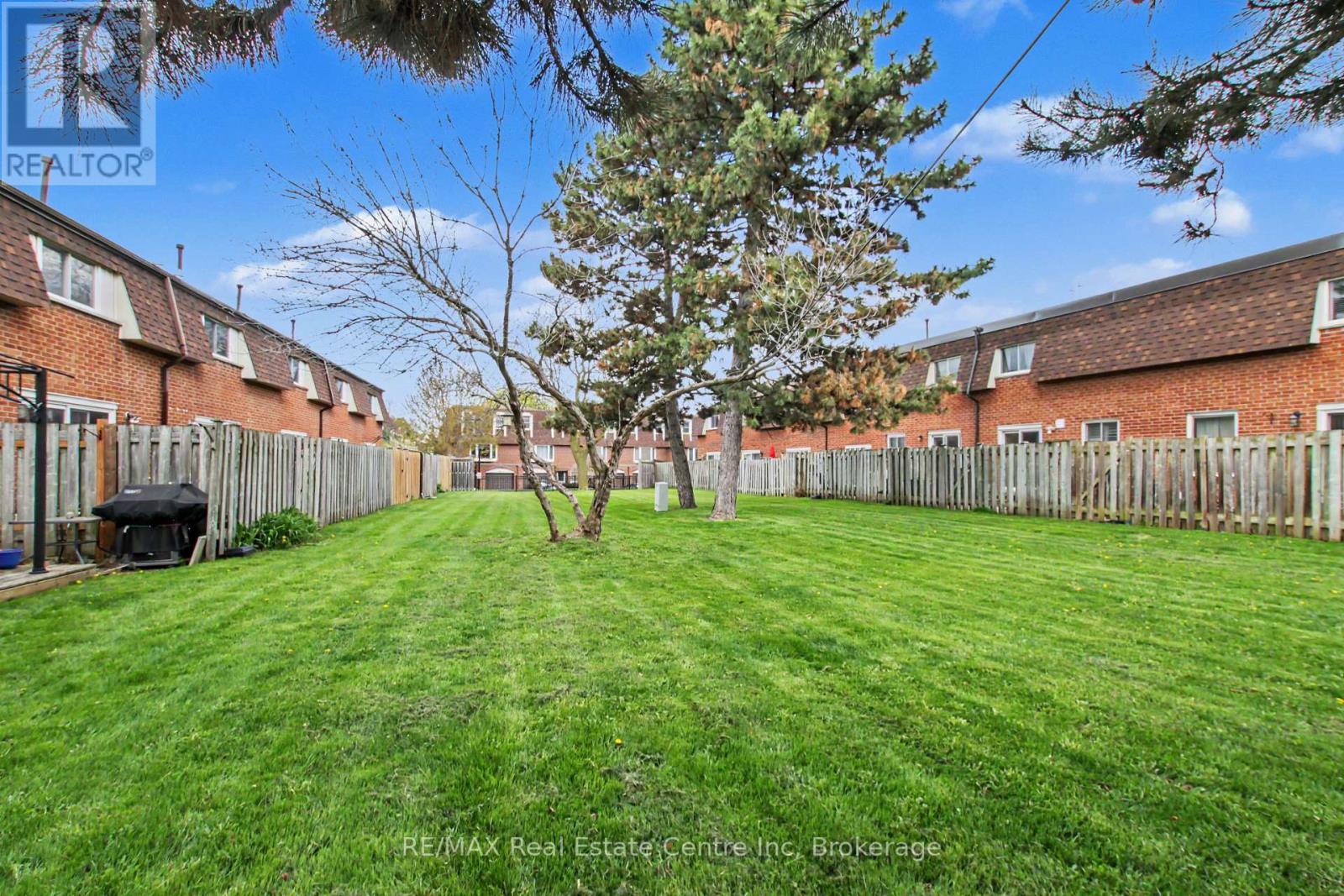 #49 371 BRONTE STREET S - 39