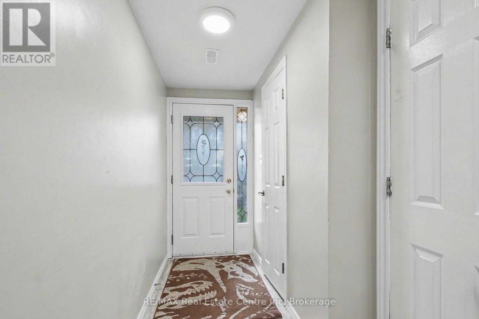 #49 371 BRONTE STREET S - 5